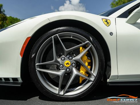 Used 2022 Ferrari F8 Tributo image 49