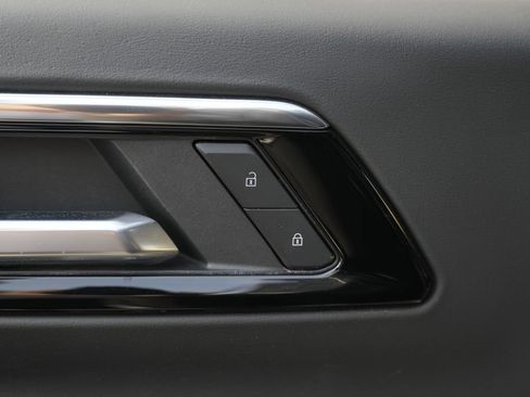 Used 2025 Chevrolet Suburban Premier AWD/4WD image 28