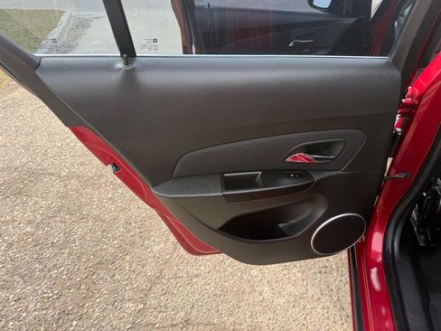 Used 2011 Chevrolet Cruze LT image 16