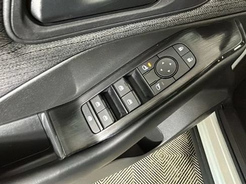Used 2023 Nissan Rogue S AWD/4WD image 10