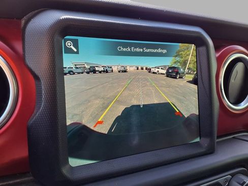 Certified 2023 Jeep Gladiator Rubicon w/ Cold Weather Group AWD/4WD image 6
