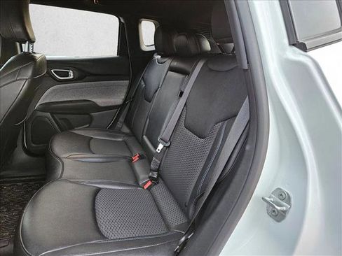 Used 2025 Jeep Compass Latitude image 21