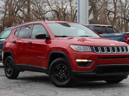 Used 2018 Jeep Compass Sport image 1