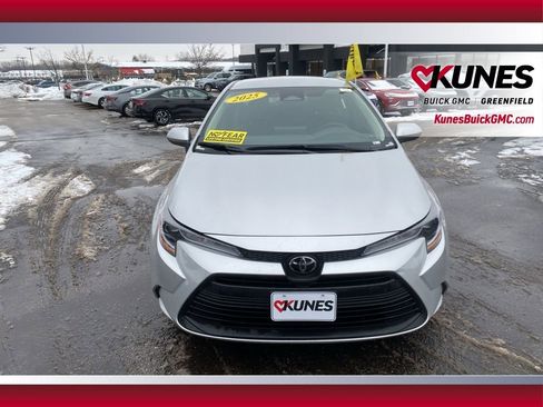 Used 2025 Toyota Corolla LE image 12