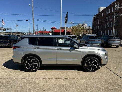 Used 2022 Mitsubishi Outlander ES image 6