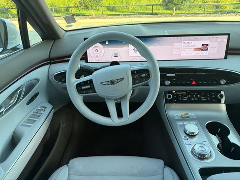 Certified 2026 Genesis GV70 2.5T Advanced AWD/4WD image 13