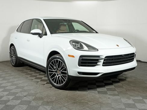 Certified 2022 Porsche Cayenne w/ Premium Package image 9
