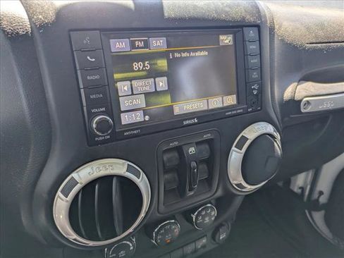 Used 2017 Jeep Wrangler Unlimited Rubicon AWD/4WD image 12