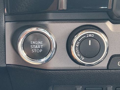 Used 2017 Toyota Tacoma TRD Sport AWD/4WD image 15