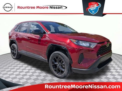 Used 2022 Toyota RAV4 LE FWD image 1