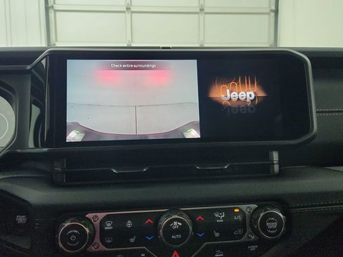 New 2025 Jeep Gladiator Sport image 9