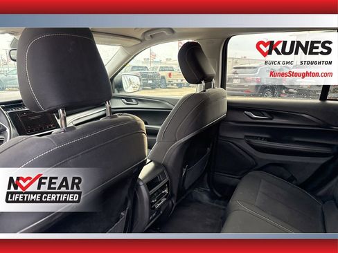 Used 2024 Jeep Grand Cherokee Laredo image 37