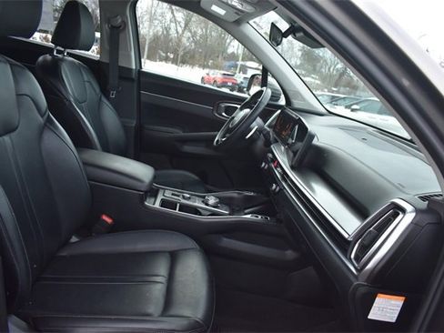 Certified 2025 Kia Sorento EX image 12