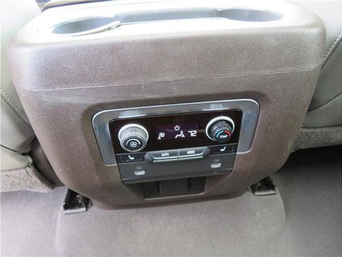 Used 2021 Chevrolet Suburban LT w/ LT Signature Package AWD/4WD image 11