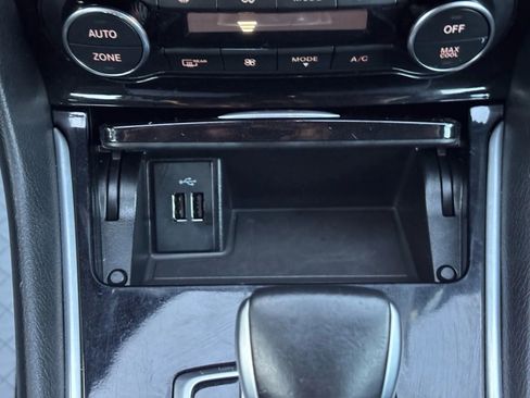 Used 2017 INFINITI QX30 AWD image 33