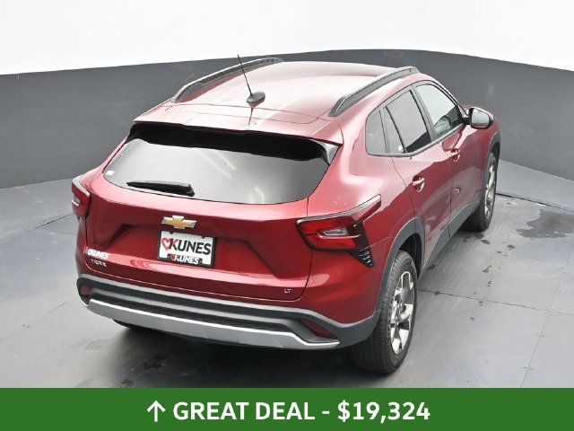 Used 2025 Chevrolet Trax LT FWD image 38