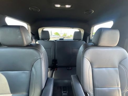 Used 2023 Chevrolet Traverse LT AWD/4WD image 19