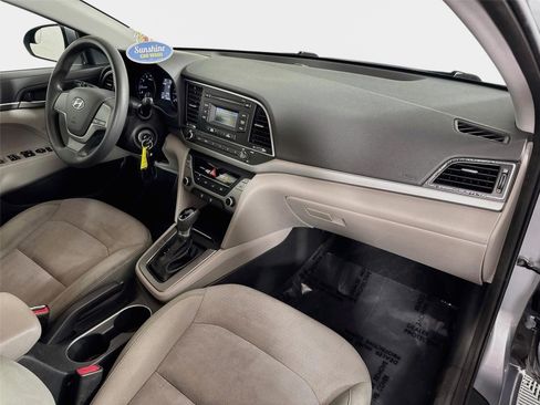 Used 2017 Hyundai Elantra SE FWD image 25