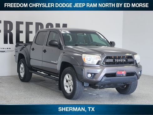 Used 2015 Toyota Tacoma PreRunner w/ SR5 Package RWD image 2