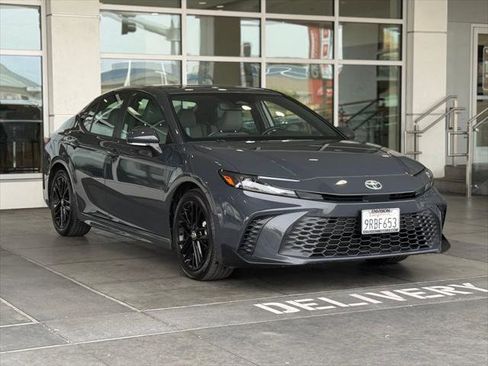 Certified 2025 Toyota Camry SE FWD image 10