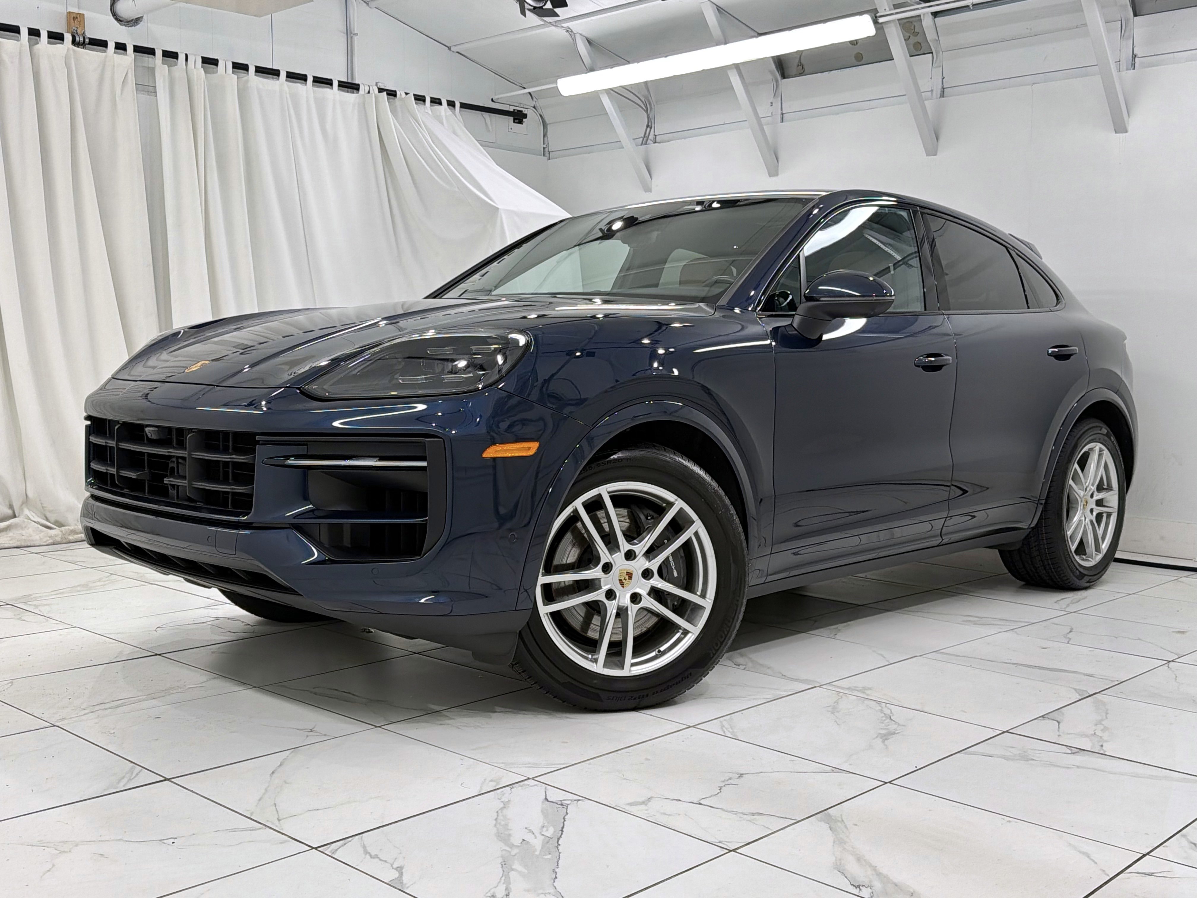 Certified 2024 Porsche Cayenne Coupe AWD/4WD image 1