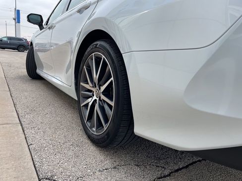 Used 2024 Toyota Camry XLE w/ Navigation Package image 18