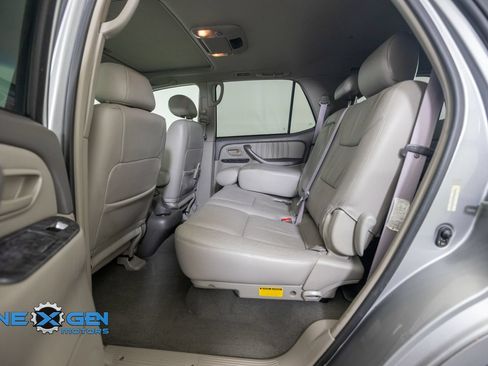 Used 2004 Toyota Sequoia Limited w/ Preferred Accessory Pkg AWD/4WD image 28