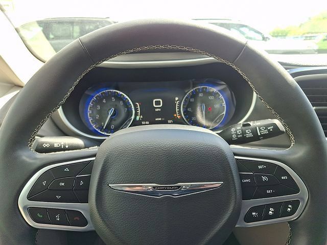 Used 2024 Chrysler Pacifica Touring-L FWD image 20