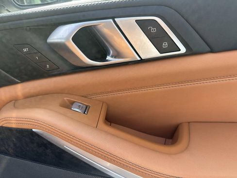 Used 2023 BMW X7 xDrive40i w/ Premium Package image 15