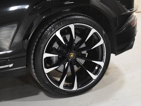 Used 2023 Lamborghini Urus S image 6