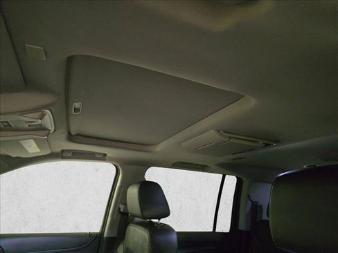 Used 2019 Chevrolet Suburban Premier AWD/4WD image 30