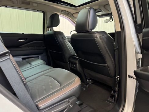 Used 2023 Nissan Pathfinder Platinum w/ Cargo Package image 26