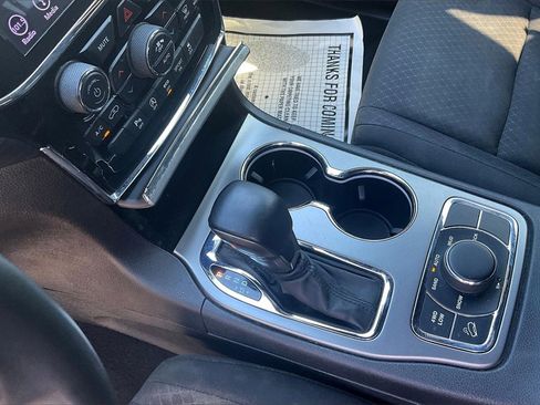 Used 2019 Jeep Grand Cherokee Laredo image 17