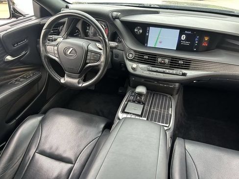 Used 2018 Lexus LS 500 w/ Accessory Package (Z2) RWD image 16