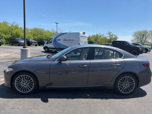 Used 2018 Alfa Romeo Giulia Ti w/ Quick Order Package 22X Lusso AWD/4WD image 2