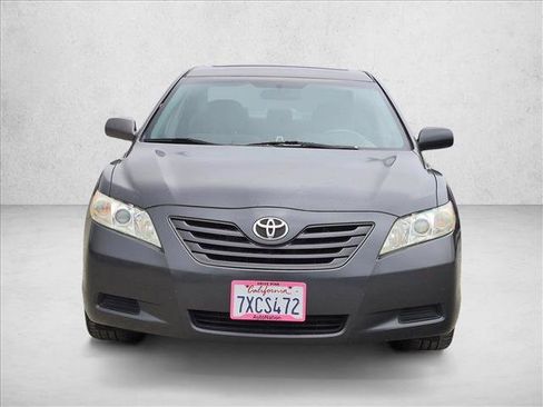 Used 2009 Toyota Camry LE FWD image 3