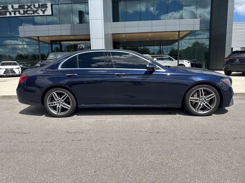 Used 2019 Mercedes-Benz E 300 4MATIC image 2