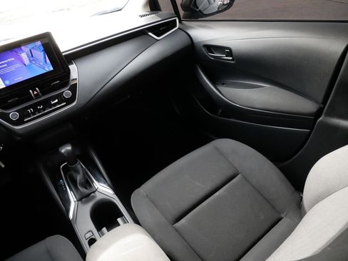 Used 2025 Toyota Corolla LE image 11