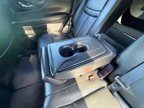 Used 2017 Nissan Rogue SL w/ SL Premium Package FWD image 33