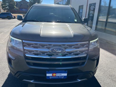 Used 2018 Ford Explorer XLT image 3