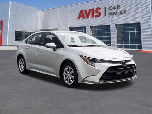 Used 2025 Toyota Corolla LE image 9