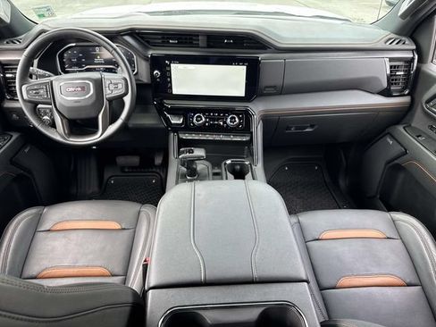 Used 2024 GMC Sierra 1500 AT4 w/ Technology Package AWD/4WD image 17