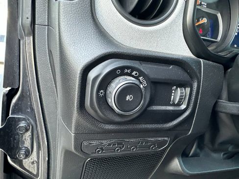 Used 2025 Jeep Wrangler Sport AWD/4WD image 9