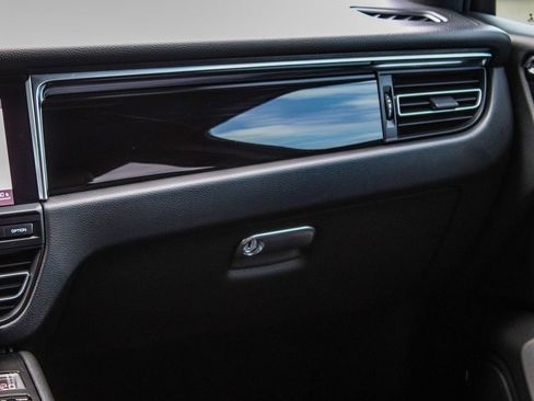 Used 2020 Porsche Macan Base image 17