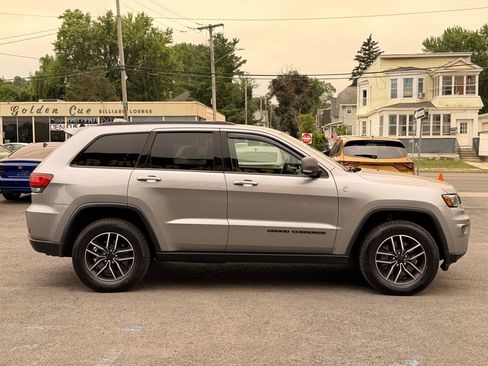 Used 2019 Jeep Grand Cherokee Trailhawk w/ Trailhawk Luxury Group AWD/4WD image 4
