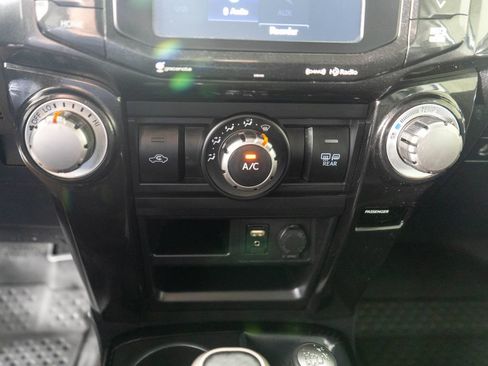 Used 2018 Toyota 4Runner TRD Off-Road Premium AWD/4WD image 19