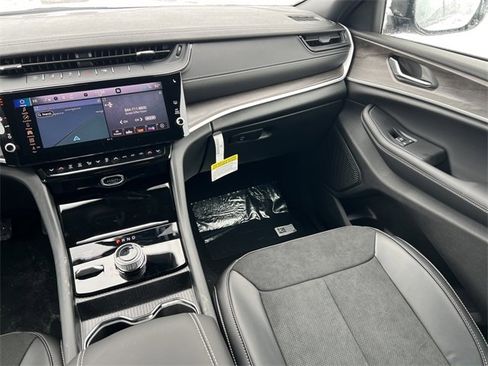 New 2026 Jeep Grand Cherokee Altitude image 29