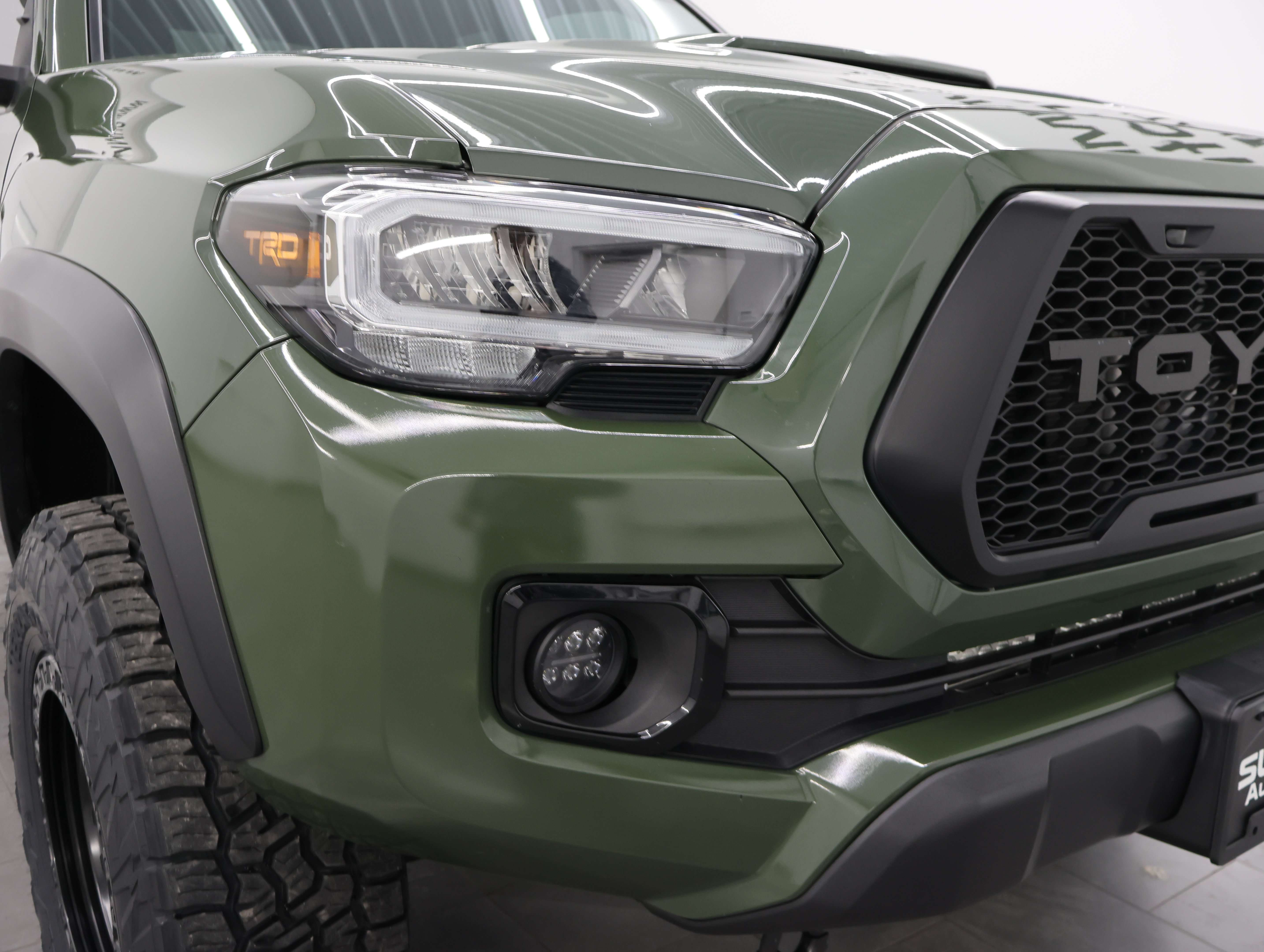 Used 2021 Toyota Tacoma TRD Off-Road w/ TRD Premium Off Road Package AWD/4WD image 23