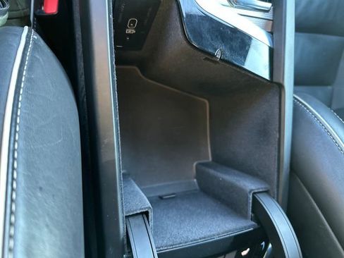 Used 2022 Volvo XC60 B5 R-Design w/ Advanced Package image 18