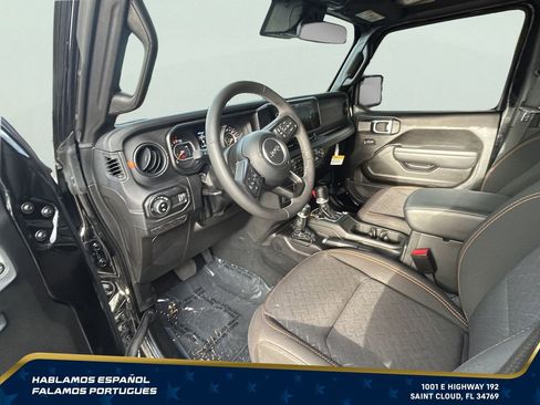 Used 2025 Jeep Gladiator Mojave w/ Safety Group AWD/4WD image 15